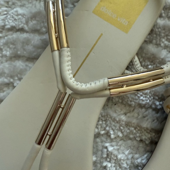 Elegant Cream Sandals - Picture 9 of 9